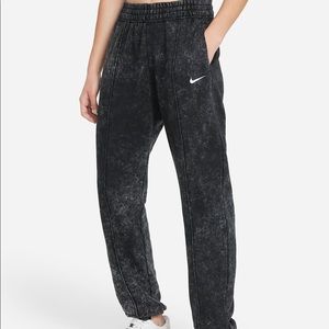NWT NIKE Black Womens Washed Pants